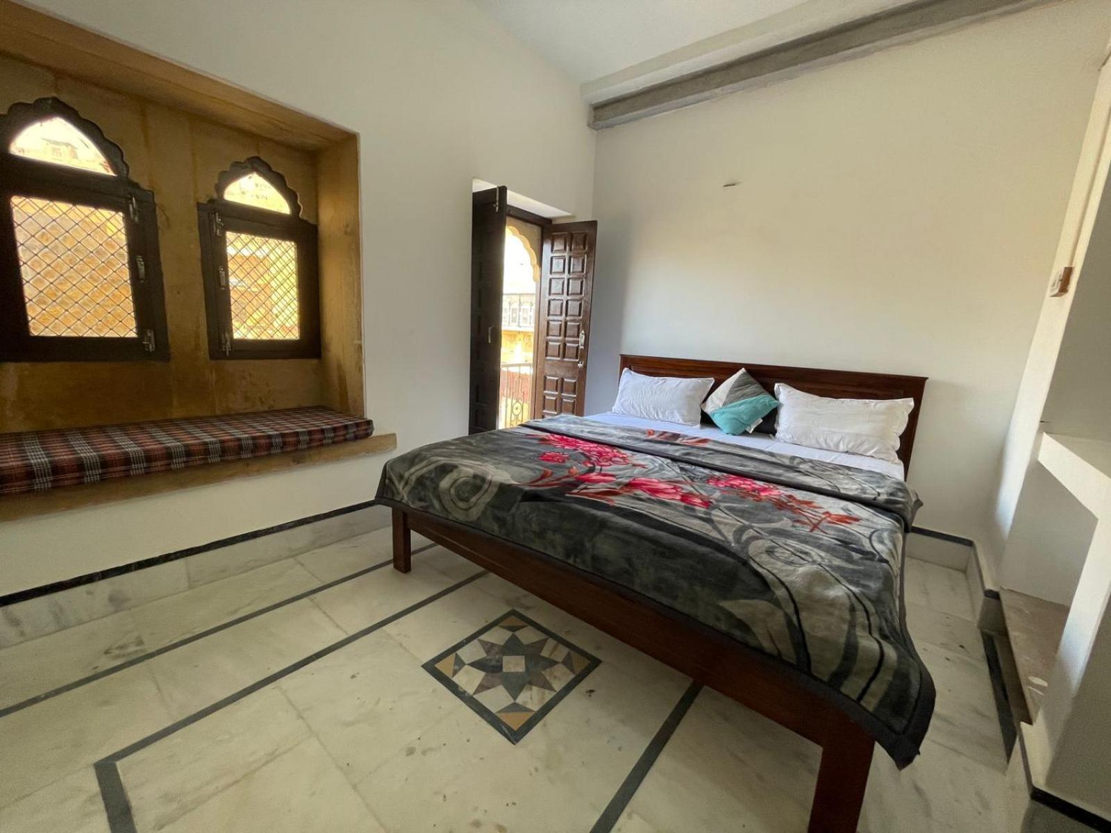 Hotel Sallu Safari ジャイサルメール 部屋 写真